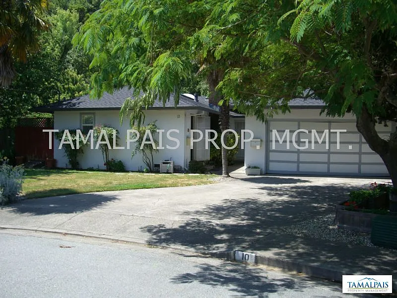 12 Kathy Ct photo 1