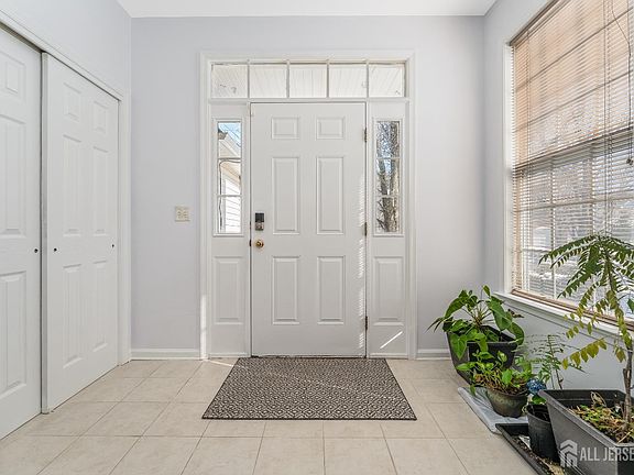 3rd image of 66 Tennyson Rd