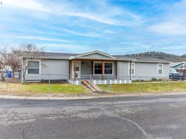 171 Metolius Ln, Roseburg, OR 97471