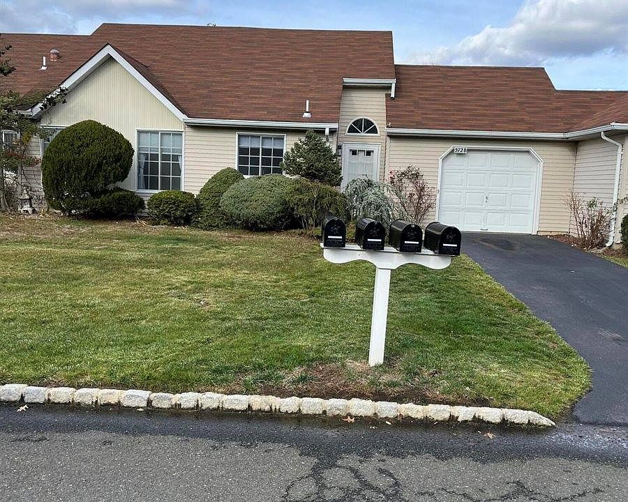1st image of 572B Nutley Dr