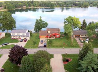 909 W Geneva Dr, Dewitt, MI 48820