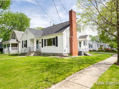 300 E Main St NE, Rockford, MI, 49341