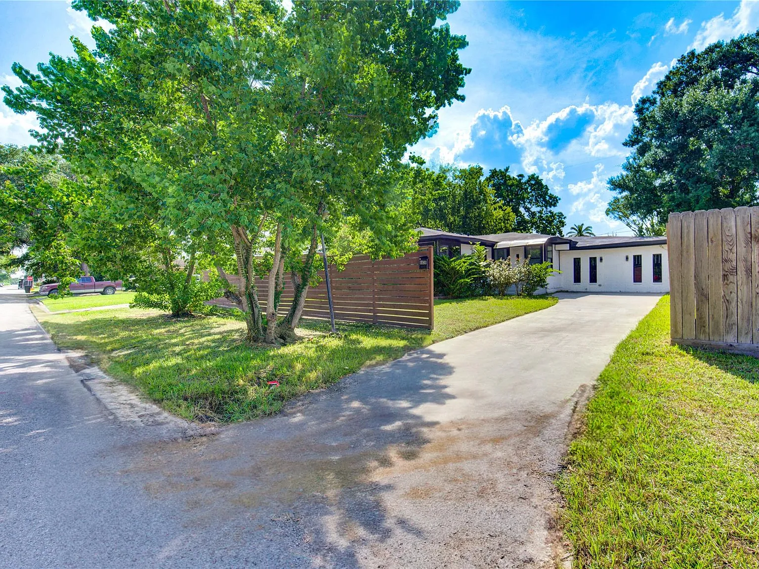 3 bed, 2.0 bath, 1889 sqft, $2,000 — Photo 4