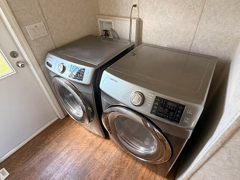 Washer & Dryer included