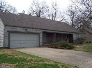 1910 Countryside Dr, Pittsburg, KS 66762