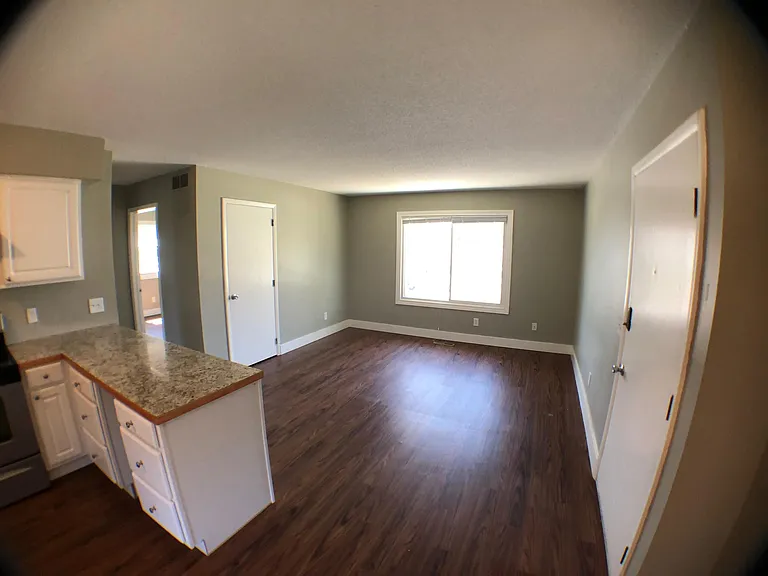 303 S Oak St #D — Photo 7