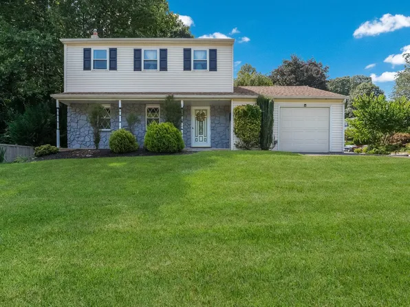 37 Winding Way, Upper Chichester, PA 19061