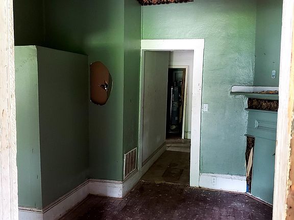 3rd image of 2984 Hunt St