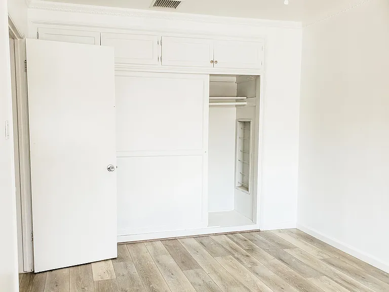 1125 S Cochran Ave #6 — Photo 6