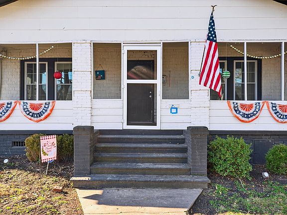 2nd image of 121 Holland St