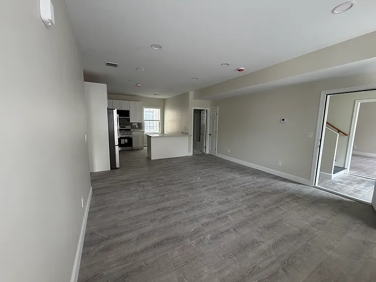 12 Monticello St #6 — Photo 3