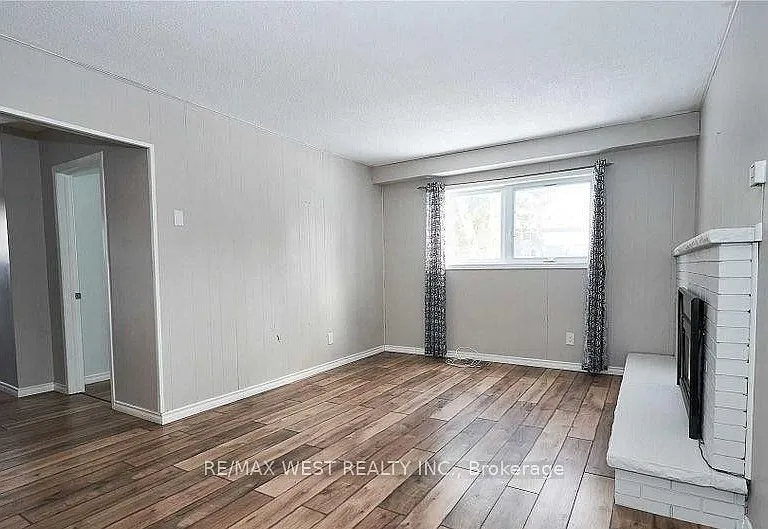 323 Centre St — Photo 11