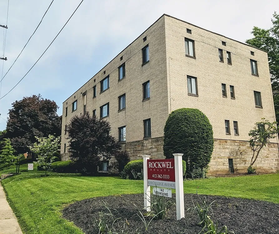819 College Avenue — Photo 1