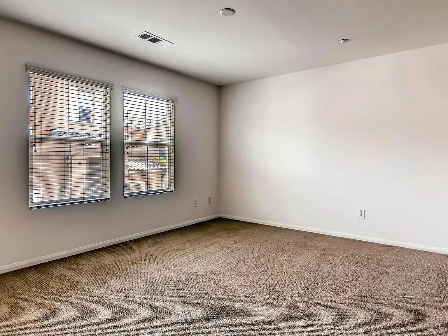3 bed, 2.5 bath, 1642 sqft, $4,200 — Photo 4