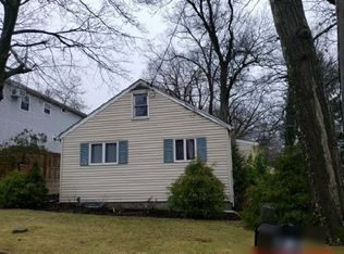 64 E 20th St, Huntington Station, NY 11746