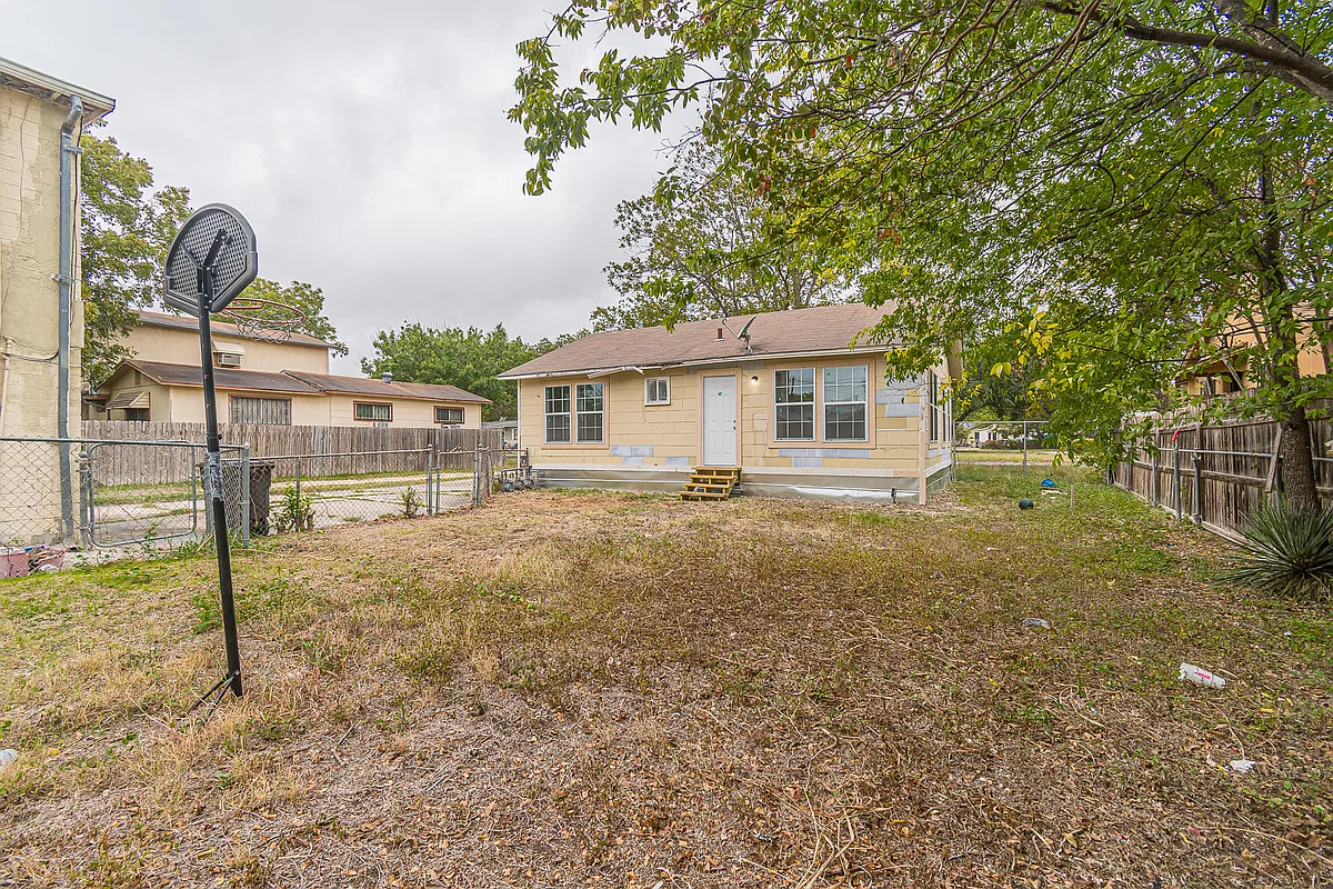 Building Photo - 106 Southway Dr #1