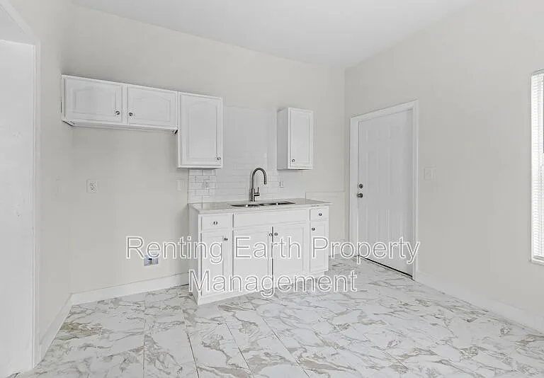2426 Avenue U — Photo 14