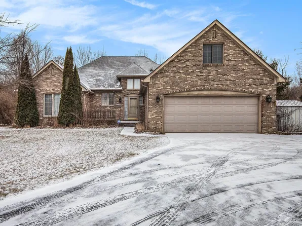 401 Nolan Rd, Wales, MI 48027