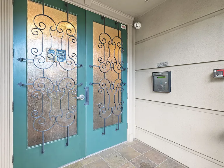 1830 Pelham Ave #301 — Photo 12
