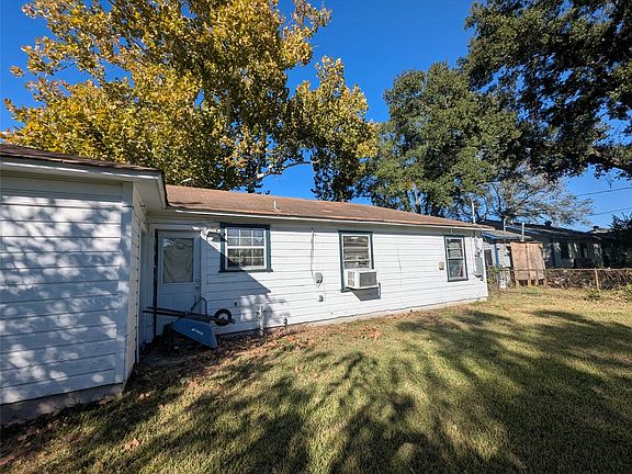 2nd image of 7546 Bywood St