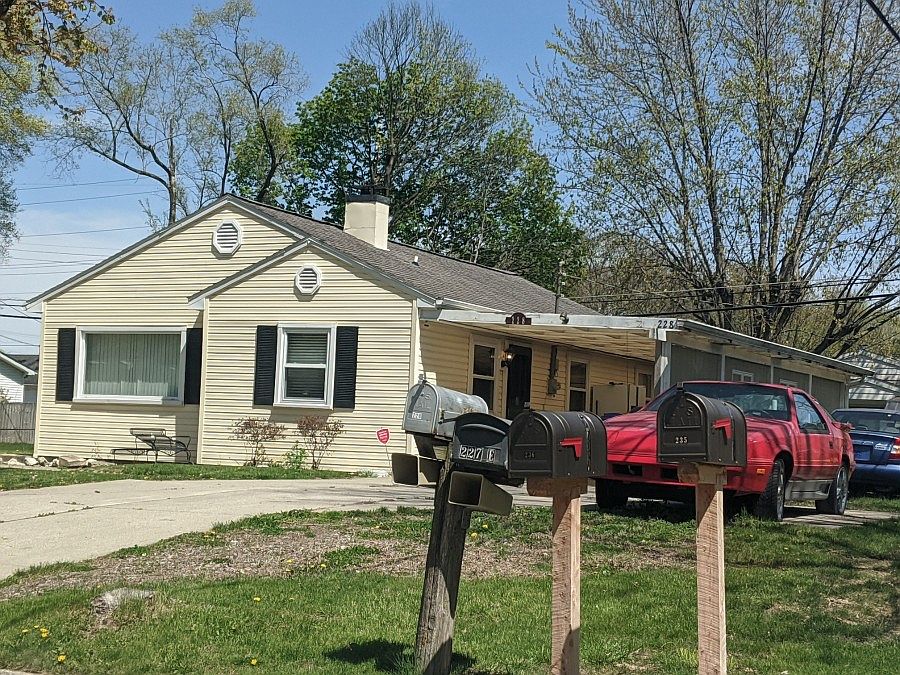 2nd image of 228 E Wickersham Dr