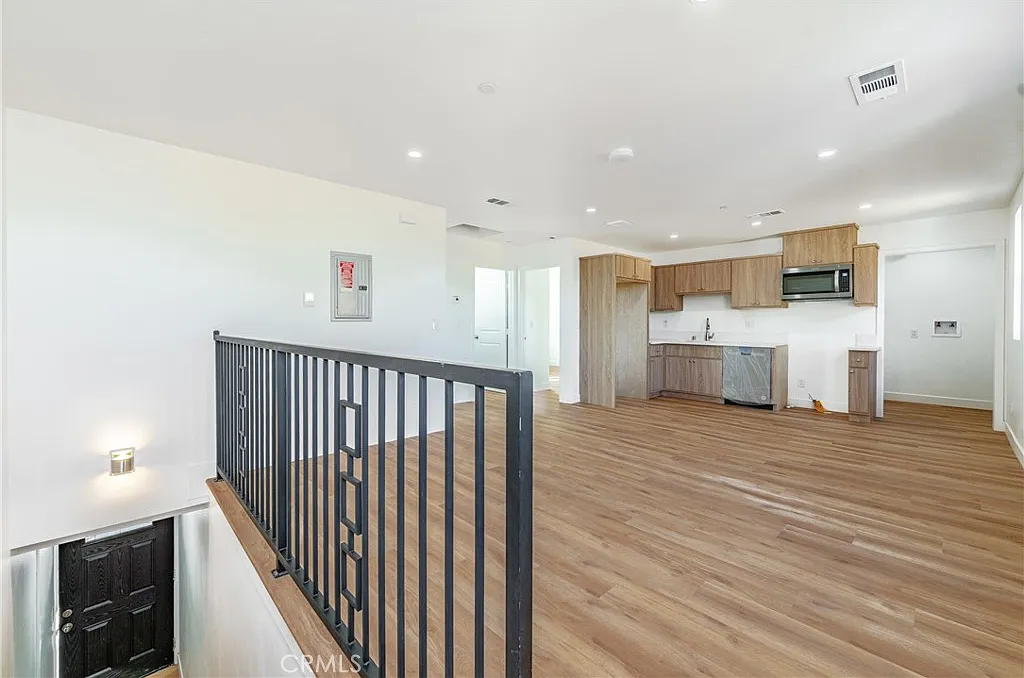 2 bed, 800 sqft, $2,595 — Photo 3