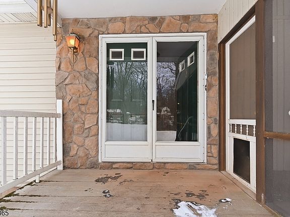 5th image of 439 Long Hill Rd