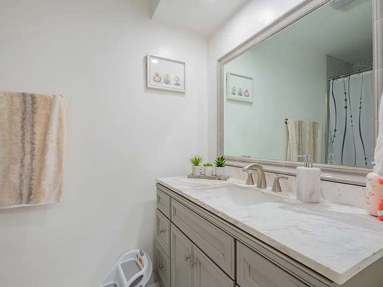 4487 Colbath Ave #106 — Photo 9