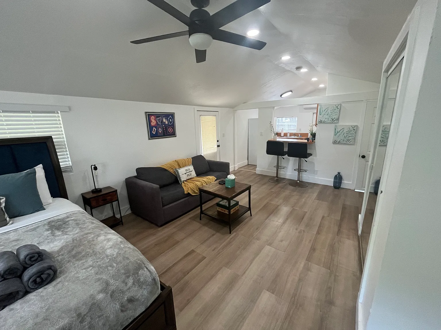 Studio, 500 sqft, $1,550 — Photo 2