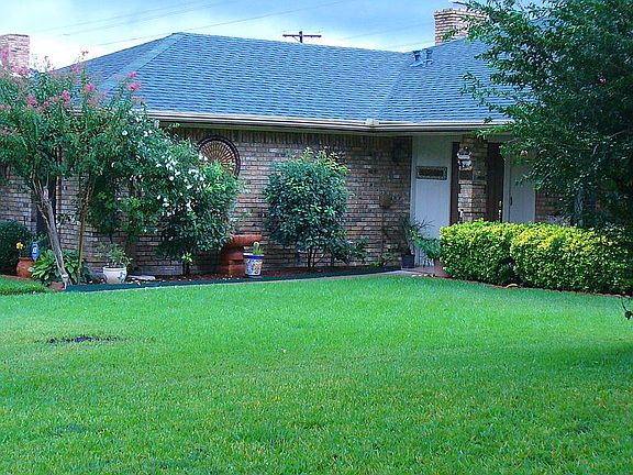 2nd image of 1826 Green Tree Ln