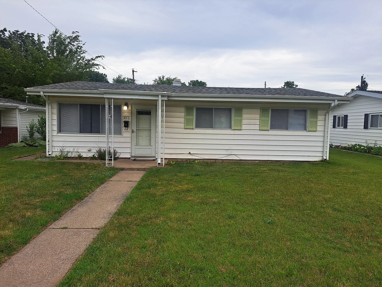 3 bed, 936 sqft, $1,200 — Photo 1
