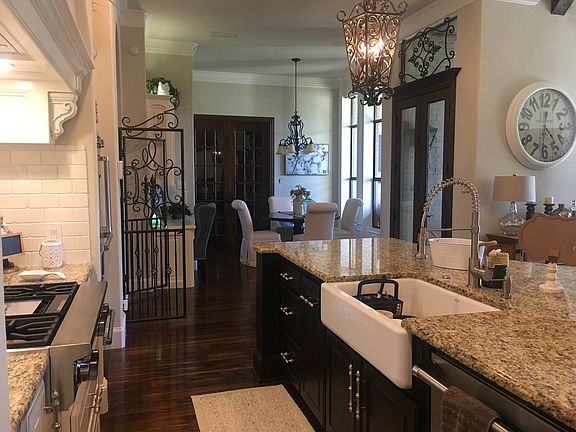 2nd image of 137 Willow Springs Ln