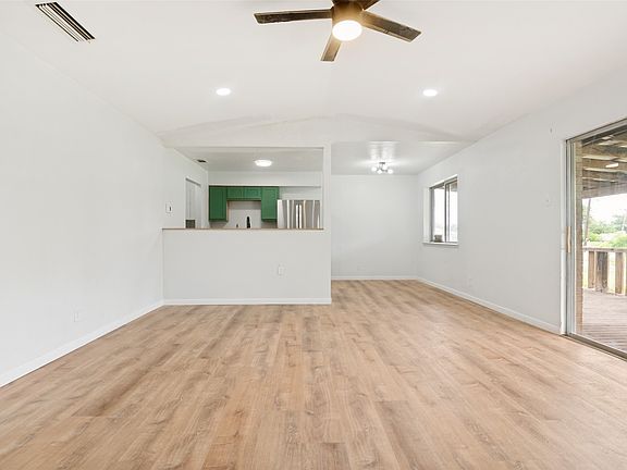 5th image of 2654 Arlington Ln