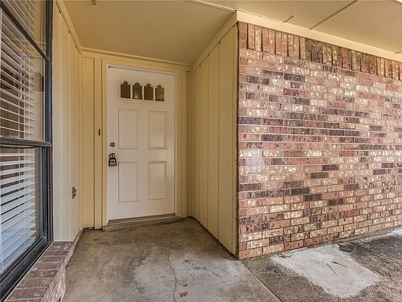 3rd image of 3104 Townbluff Dr