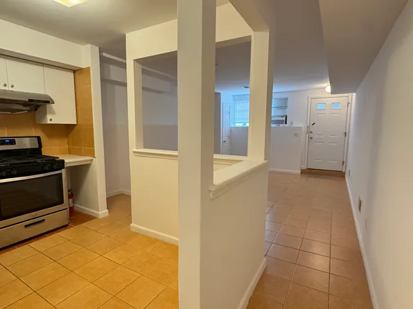 22 Orbit Ln, Staten Island, NY