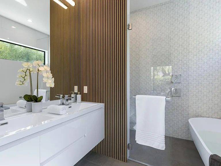 590 N Lindsey Dr — Photo 30
