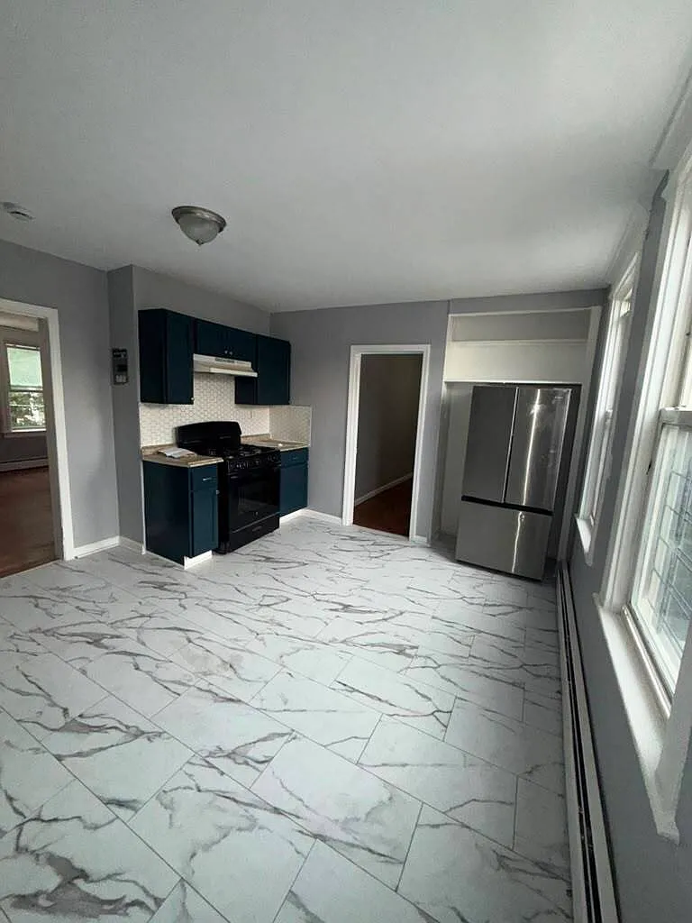 544 Grove St — Photo 2