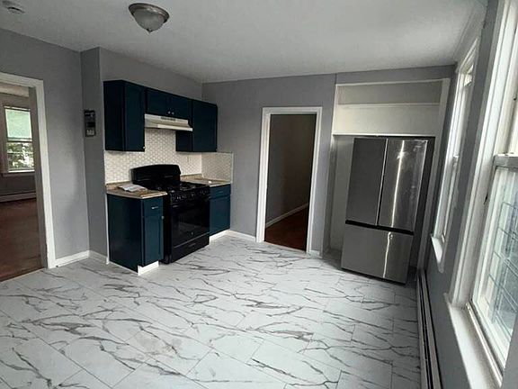 2nd image of 544 Grove St #11045552