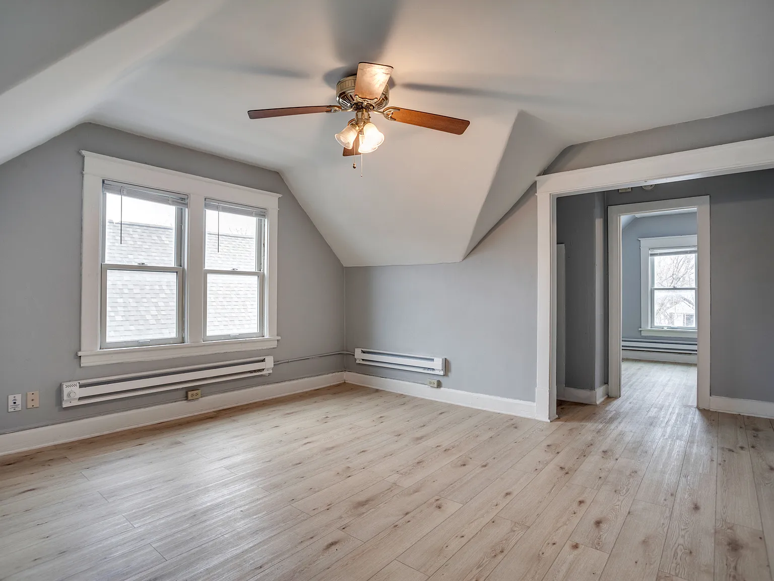 3 bed, 900 sqft, $1,700 — Photo 1