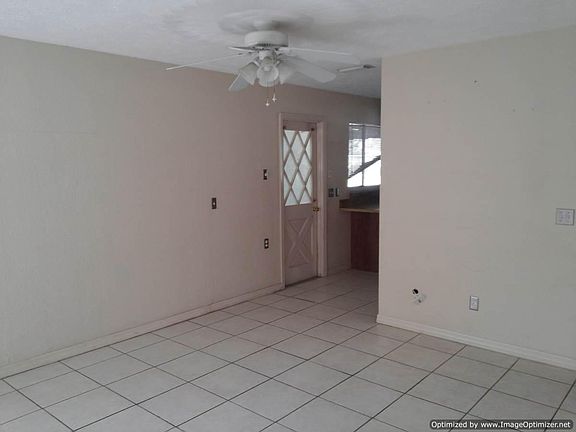 4th image of 601 SE Essex Drive