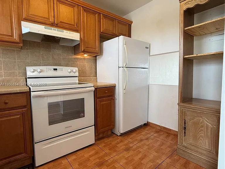 8135 Sunrise Lakes Blvd #302 — Photo 3