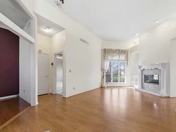 4th image of 1367 N Hickory Creek Ct