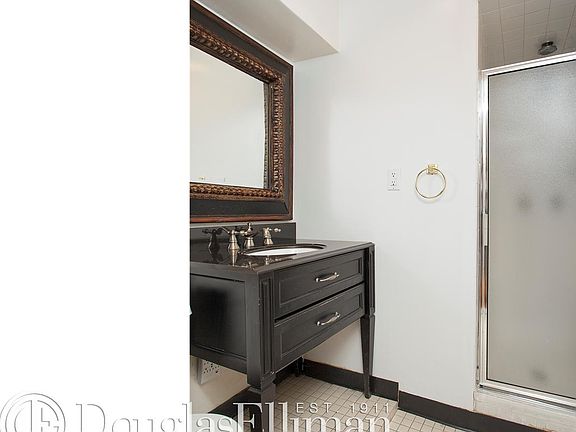 4th image of 131 W 11th St APT 4
