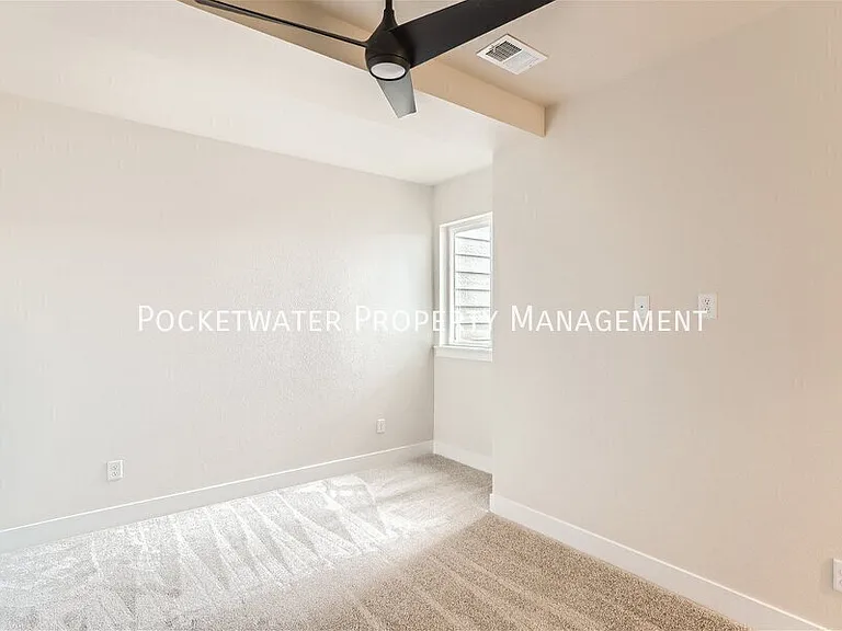1343 Baker St — Photo 21