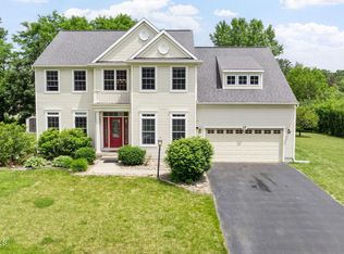 28 Empire Dr, Niskayuna, NY 12309