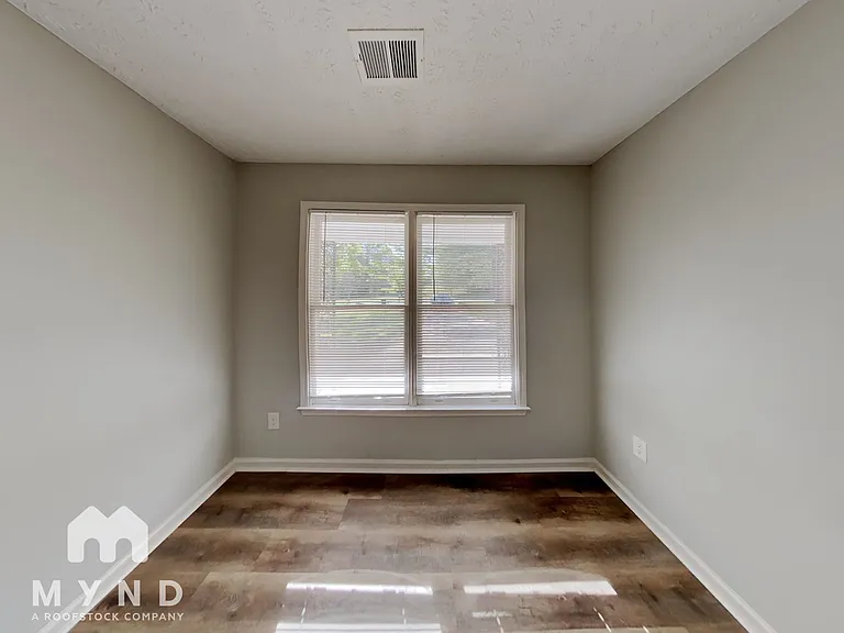 2728 Columbia Dr — Photo 7