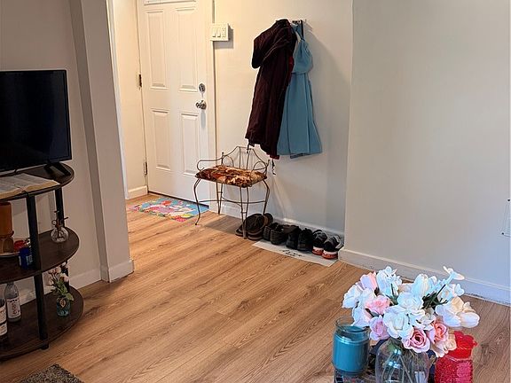 5th image of 61 Pointview Rd Unit A