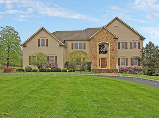 3 Linderberry Ct, Martinsville, NJ 08836