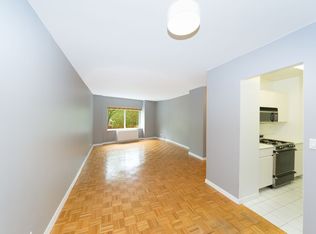 303 Greenwich St #2B, New York, NY 10013