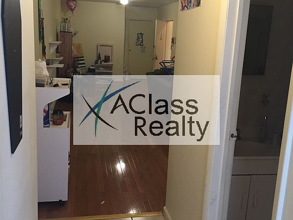 2nd image of 3079 Steinway St